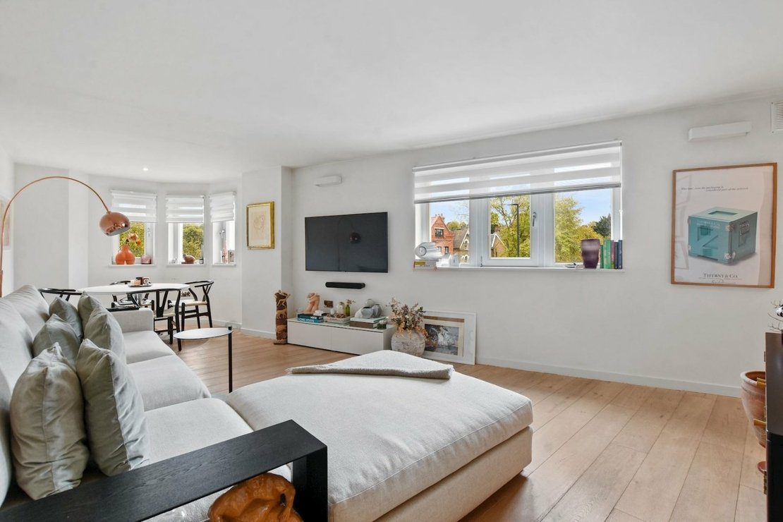 2 bedroom Flat for sale in 206 Archway Road-view2
