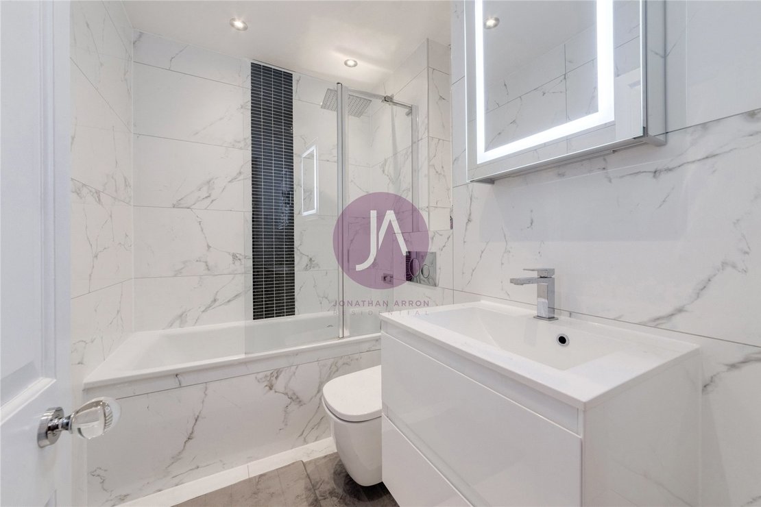 1 bedroom Flat for sale in 22 Park Crescent-view4