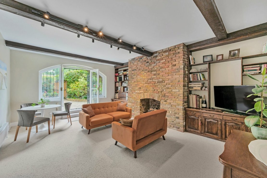 2 bedroom Flat for sale in 69 Marlborough Place-view2