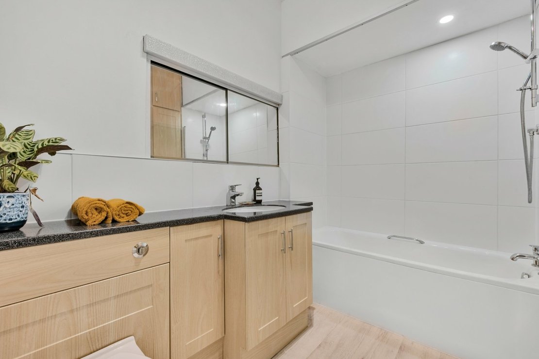 2 bedroom Flat for sale in 69 Marlborough Place-view5