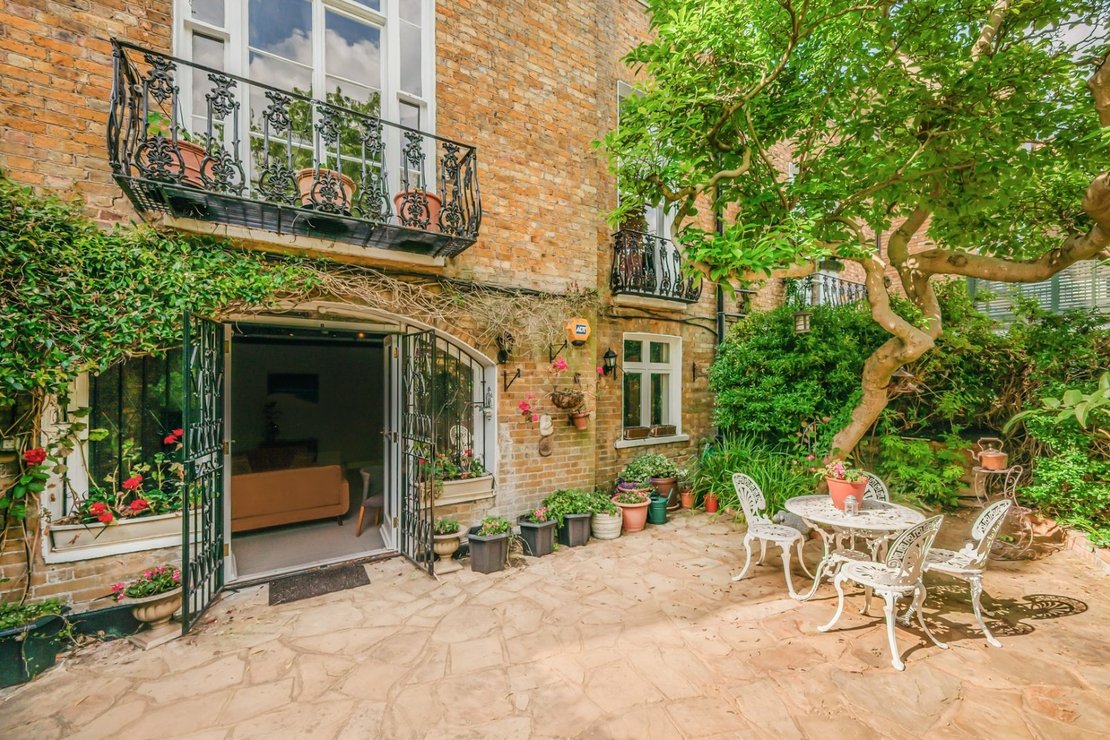 2 bedroom Flat for sale in 69 Marlborough Place-view1