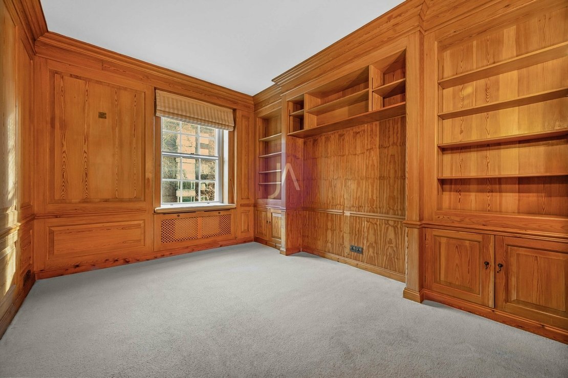 4 bedroom Flat for sale in Abbey Lodge-view7