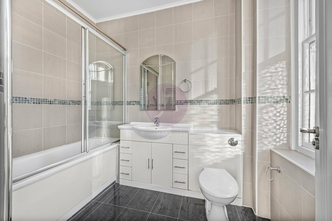 4 bedroom Flat for sale in Abbey Lodge-view9