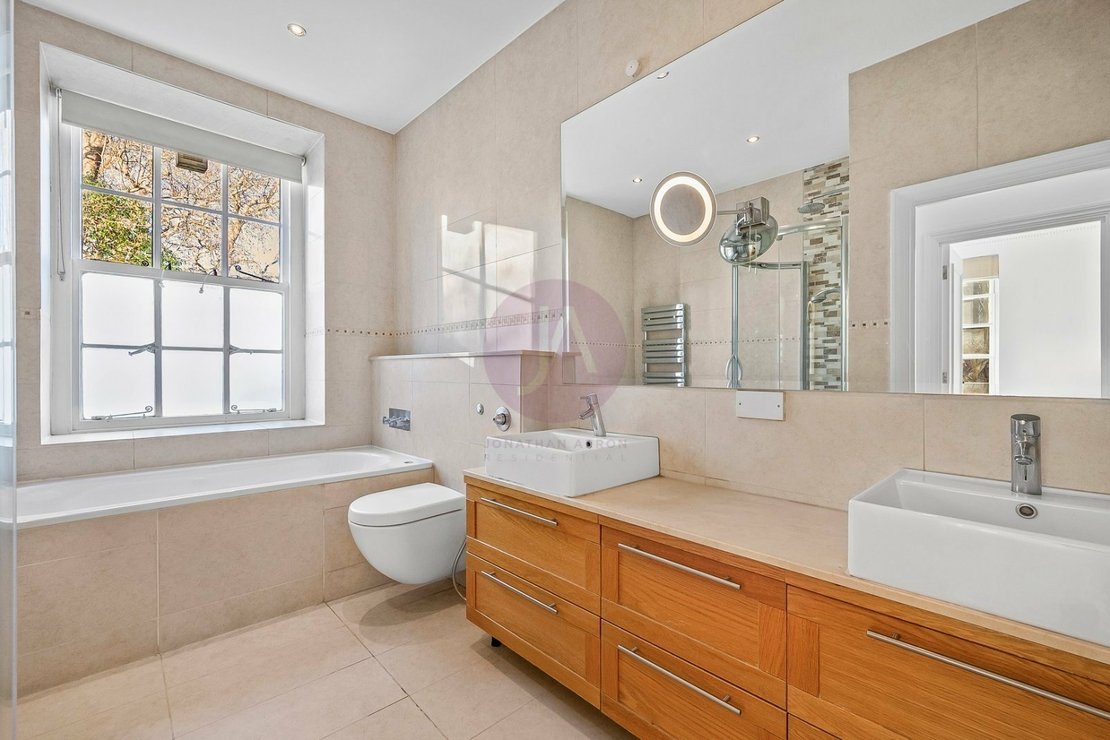 4 bedroom Flat for sale in Abbey Lodge-view11