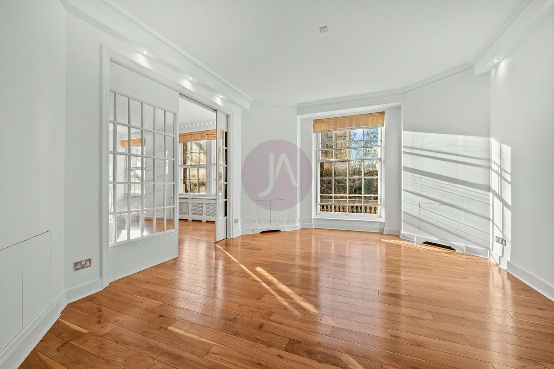 4 bedroom Flat for sale in Abbey Lodge-view5