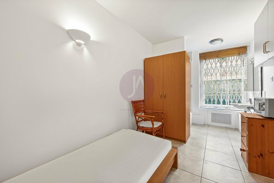 4 bedroom Flat for sale in Abbey Lodge-view17