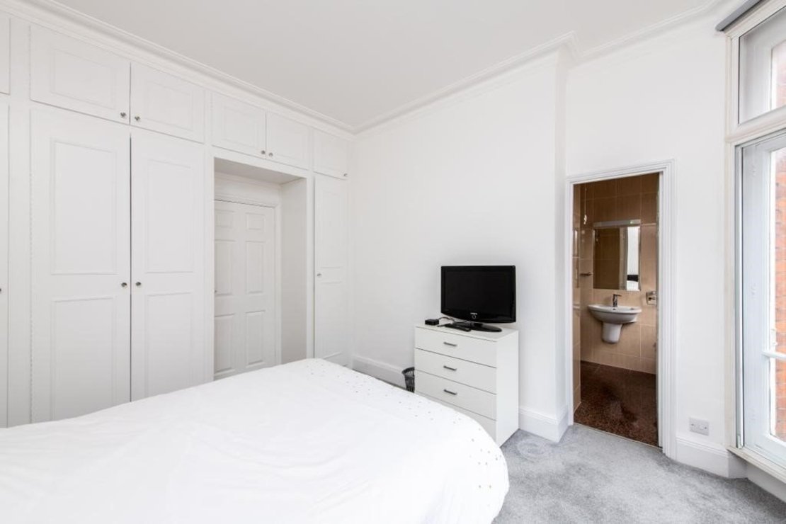 2 bedroom Flat for sale in Aberdeen Court-view7