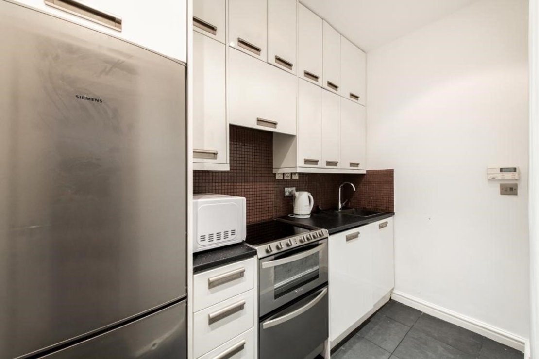 2 bedroom Flat for sale in Aberdeen Court-view5