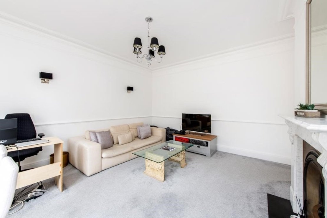 2 bedroom Flat for sale in Aberdeen Court-view4