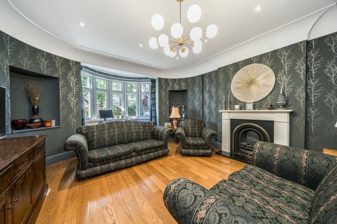 5 bedroom House for sale in Alexander Avenue-view3