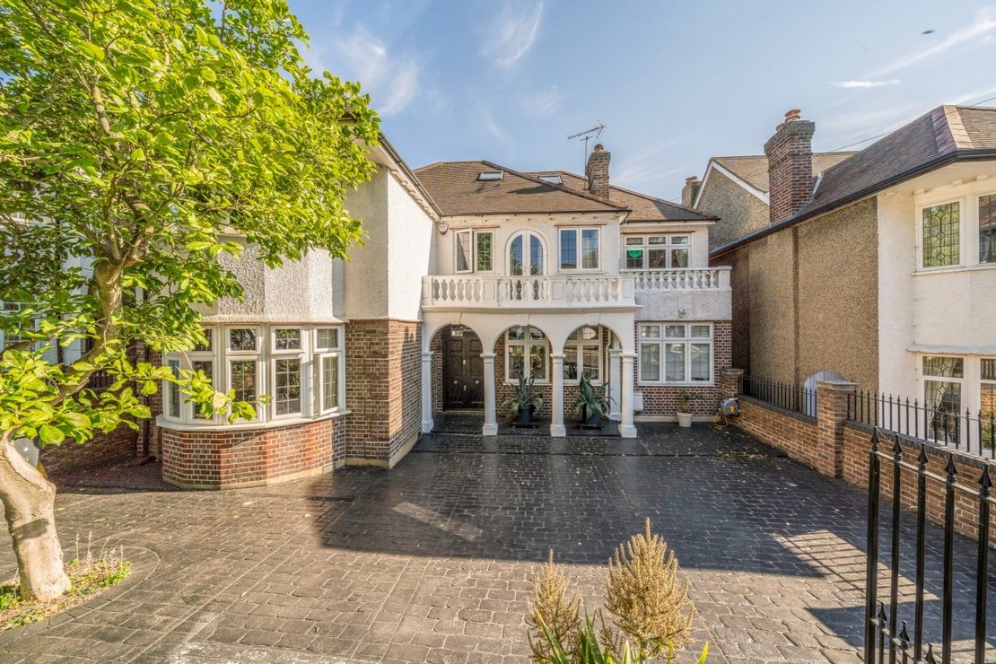 5 bedroom House for sale in Alexander Avenue-view1
