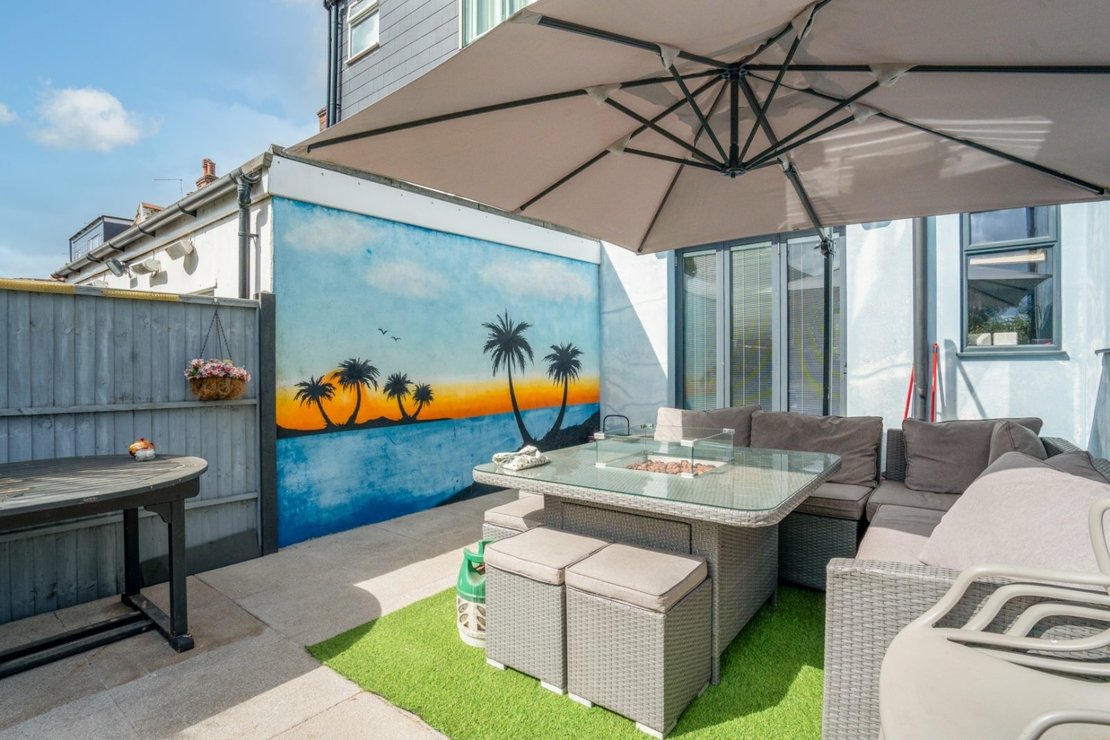 4 bedroom House for sale in All Souls Avenue-view14