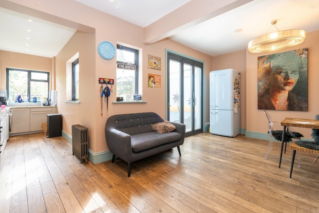 4 bedroom House for sale in All Souls Avenue-view16