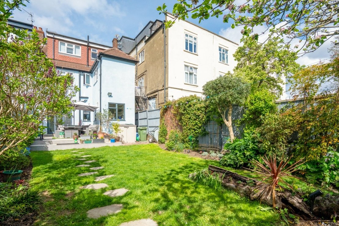 4 bedroom House for sale in All Souls Avenue-view9