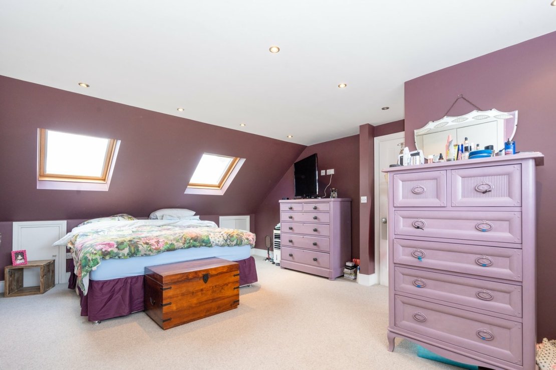 4 bedroom House for sale in All Souls Avenue-view18