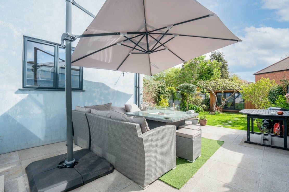 4 bedroom House for sale in All Souls Avenue-view8