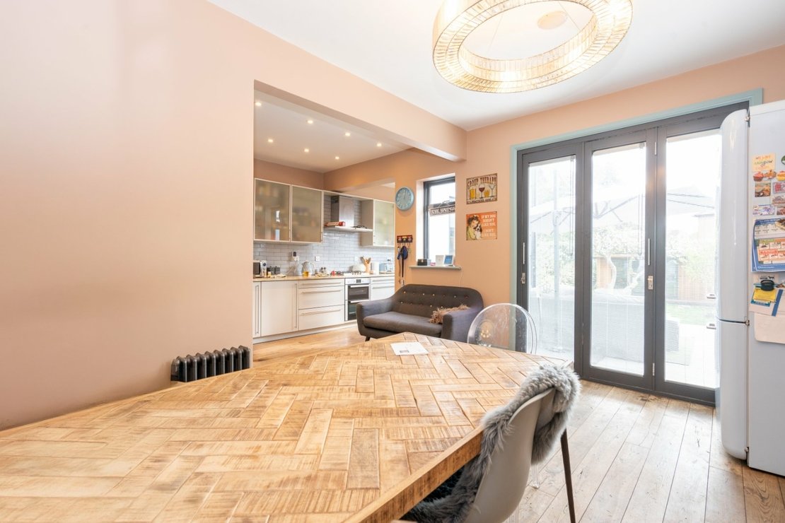 4 bedroom House for sale in All Souls Avenue-view7