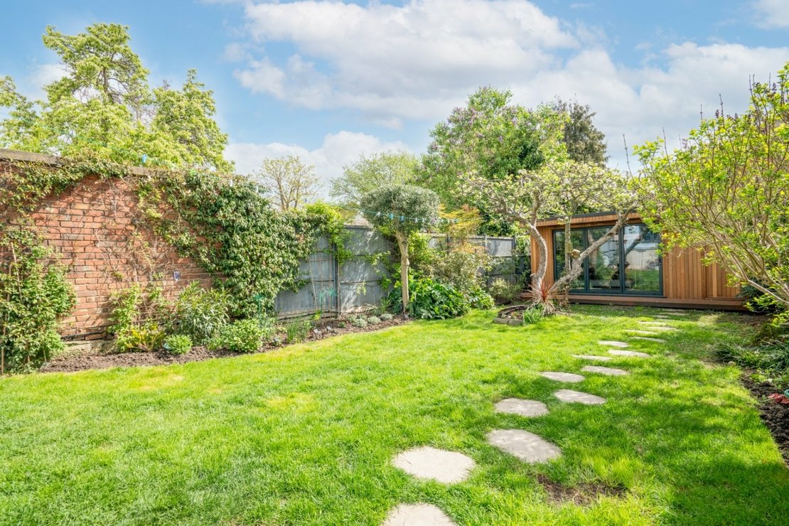 4 bedroom House for sale in All Souls Avenue-view11