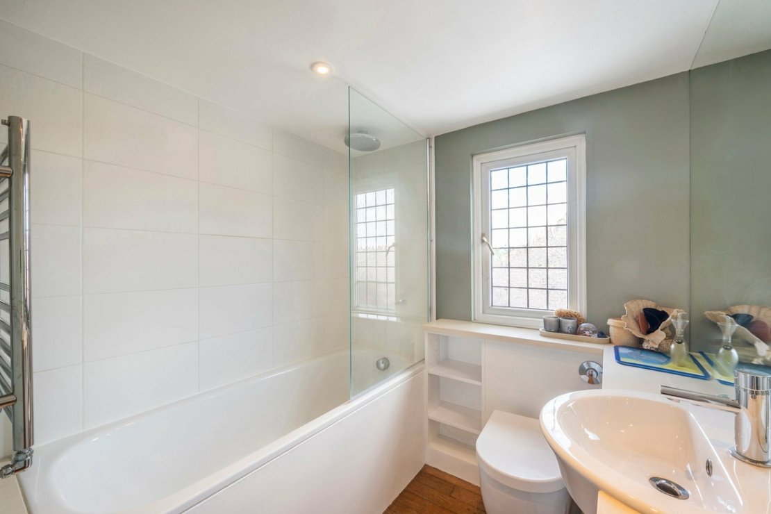 6 bedroom House for sale in Alverstone Road-view8