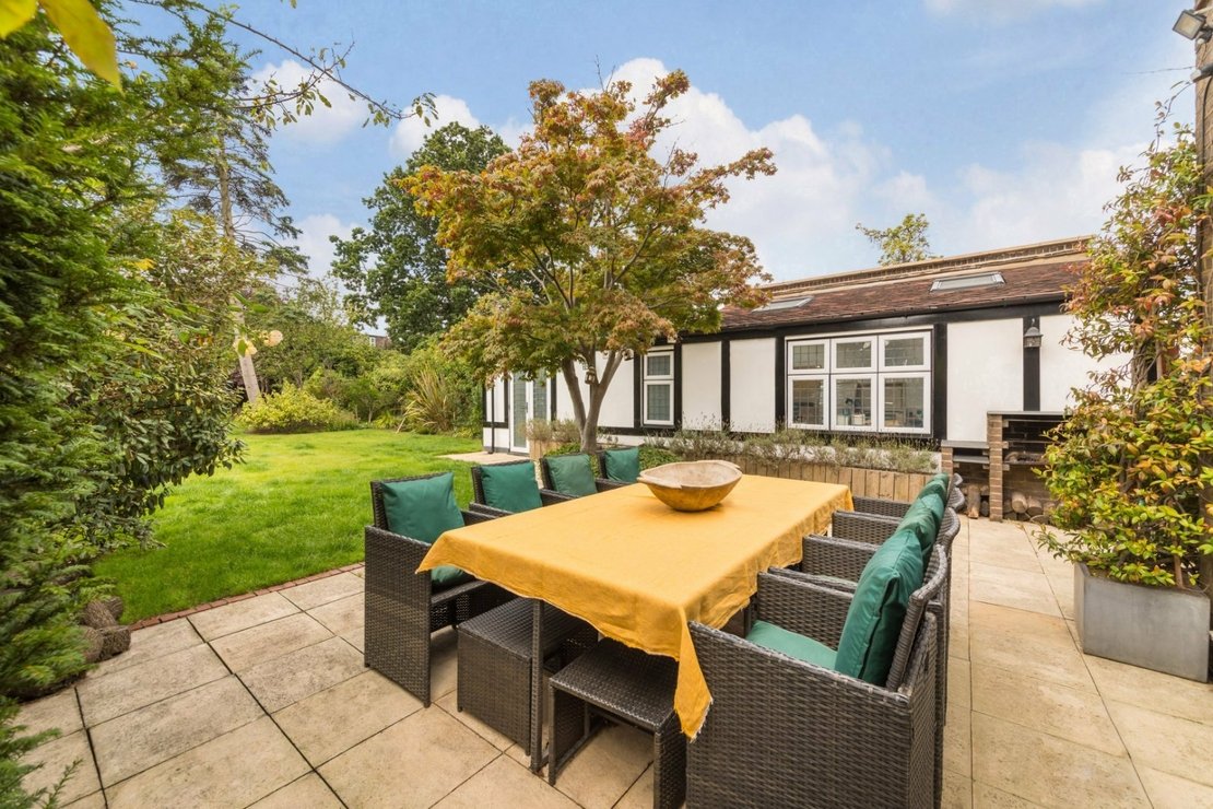 6 bedroom House for sale in Alverstone Road-view11