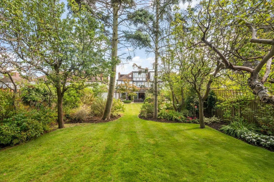 6 bedroom House for sale in Alverstone Road-view12