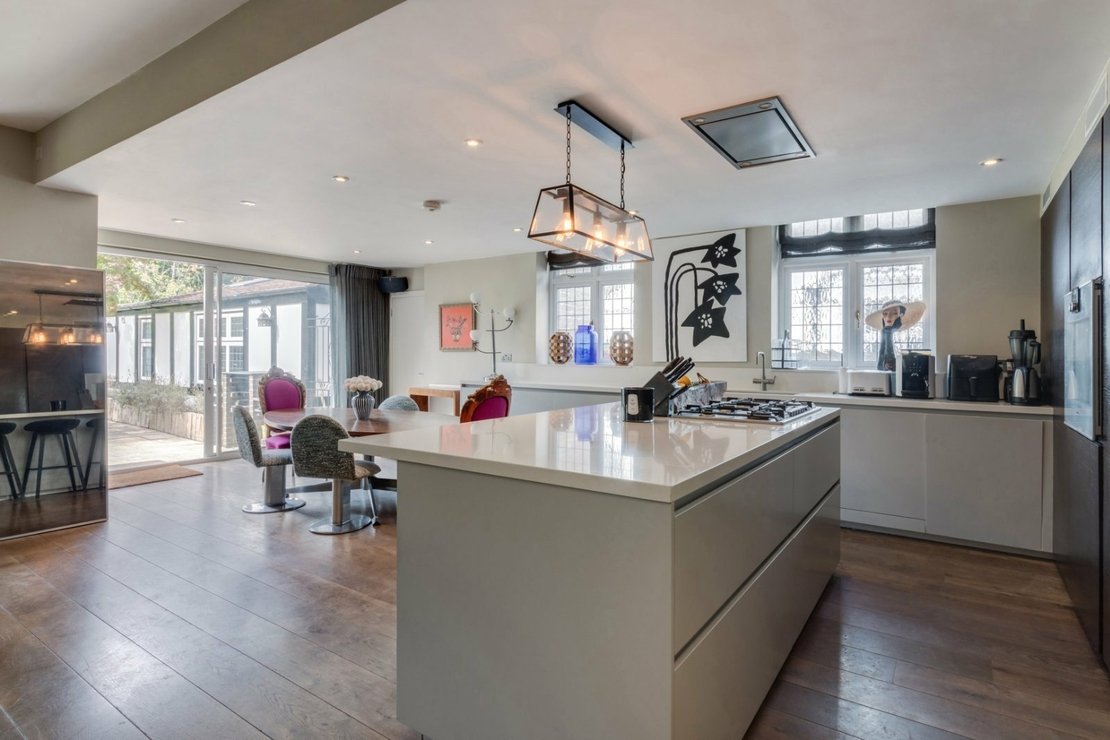 6 bedroom House for sale in Alverstone Road-view14