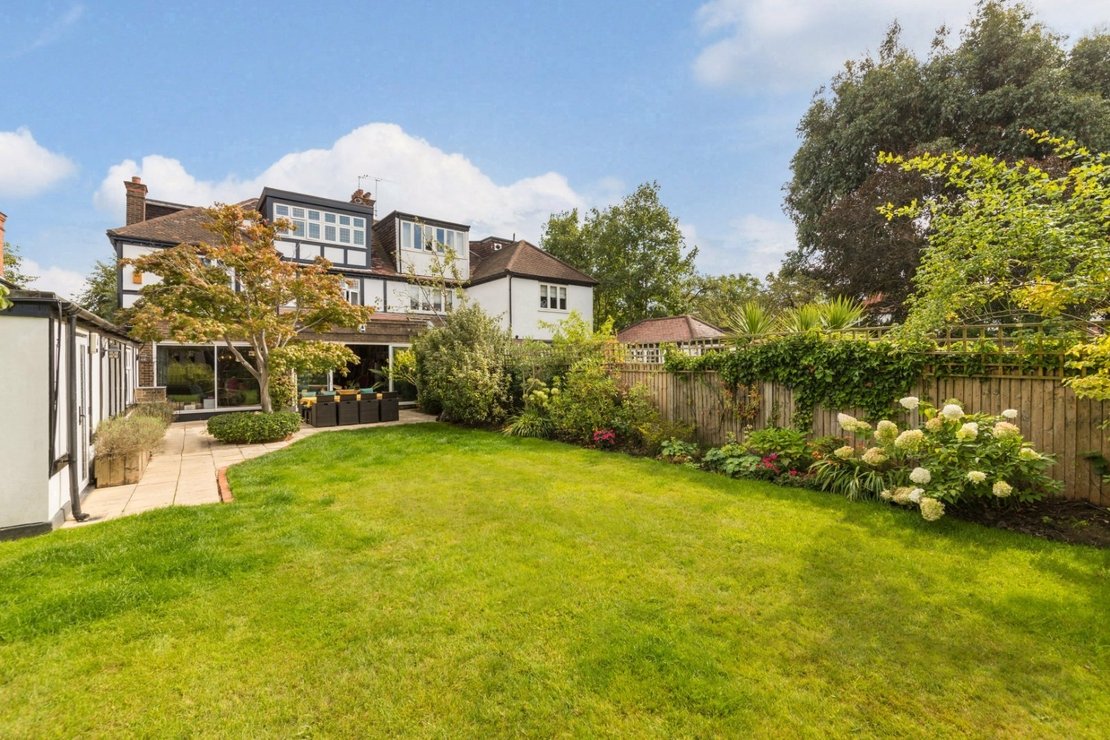 6 bedroom House for sale in Alverstone Road-view6