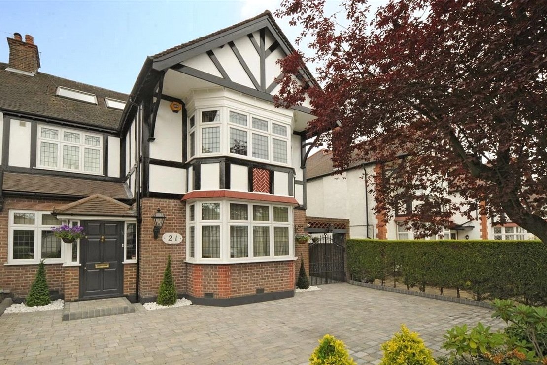 Properties for sale in Alverstone Road-view1