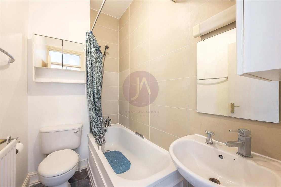 1 bedroom Flat for sale in Ashmore Road-view5