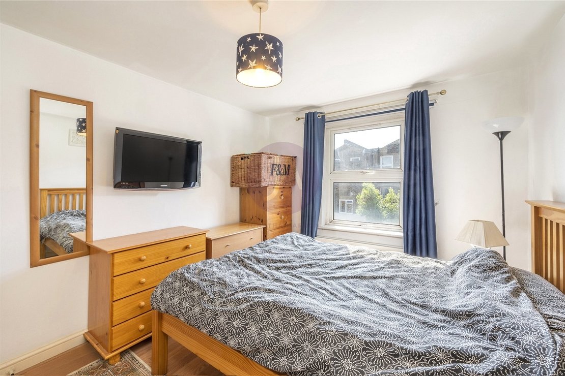 1 bedroom Flat for sale in Ashmore Road-view4