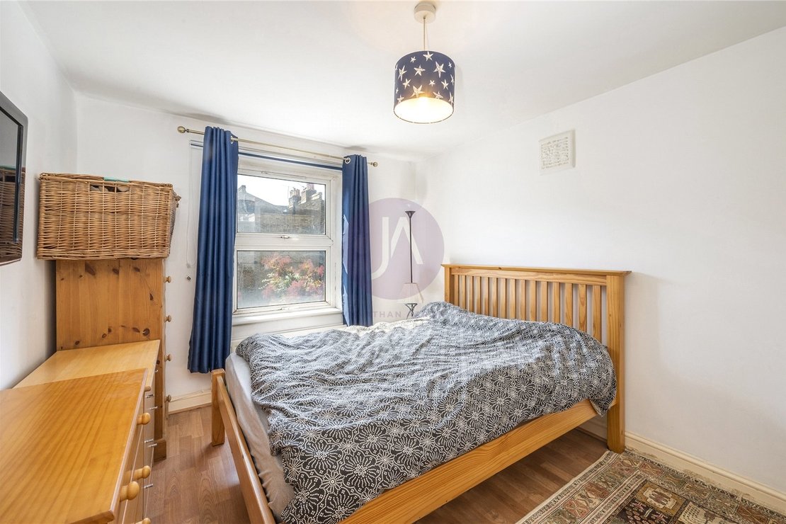1 bedroom Flat for sale in Ashmore Road-view10