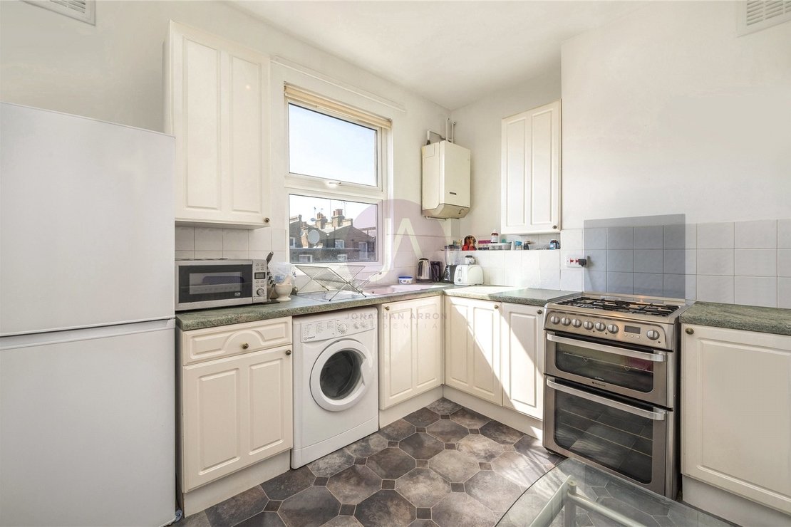 1 bedroom Flat for sale in Ashmore Road-view3