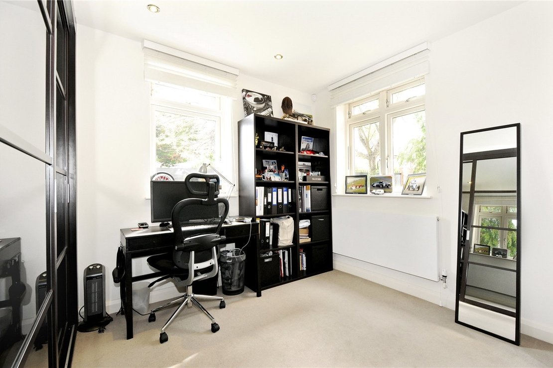 2 bedroom Flat for sale in Aston Court-view5
