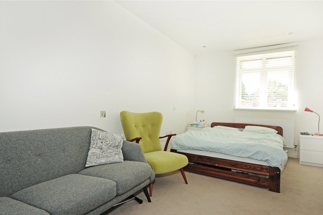 2 bedroom Flat for sale in Aston Court-view8