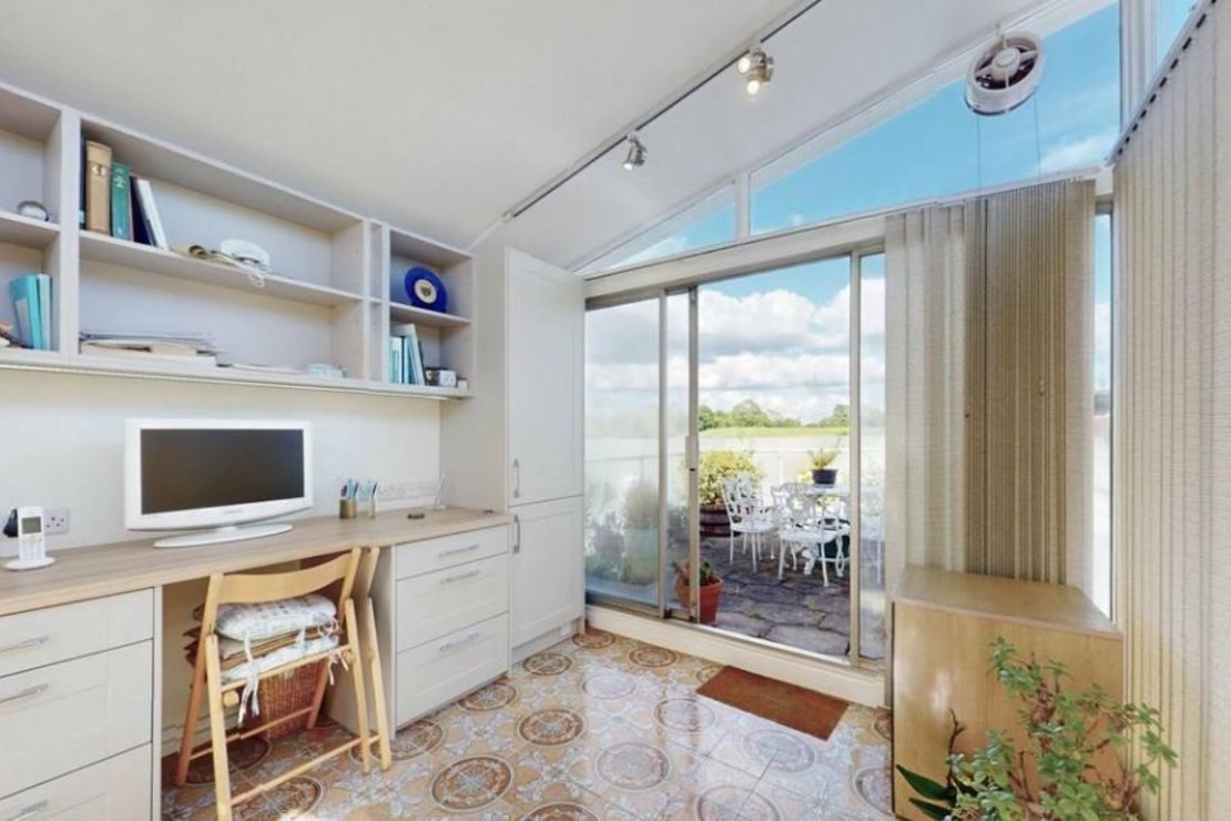 3 bedroom Flat for sale in Avenue Close-view7