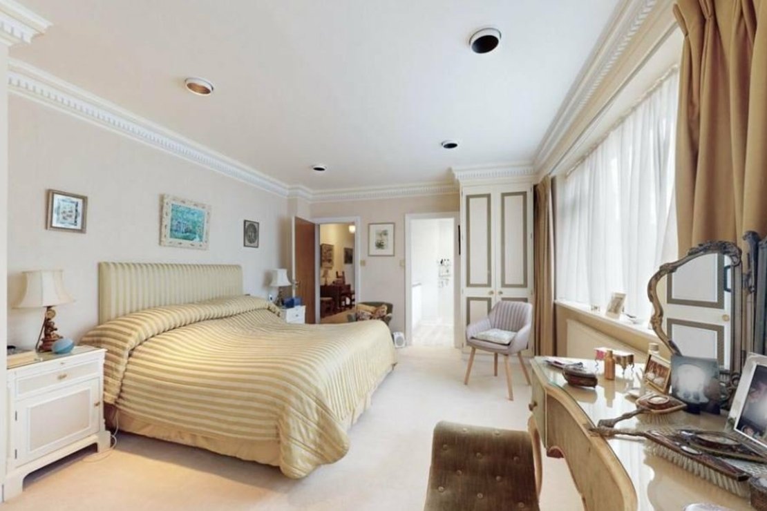 3 bedroom Flat for sale in Avenue Close-view11