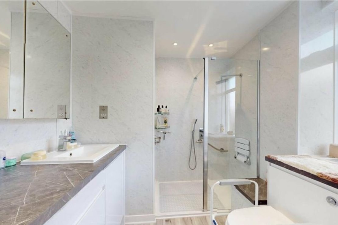 3 bedroom Flat for sale in Avenue Close-view12