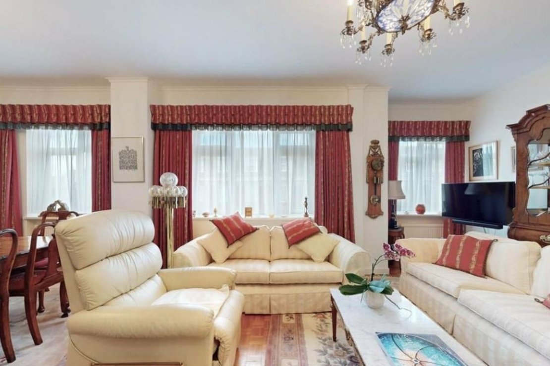 3 bedroom Flat for sale in Avenue Close-view3