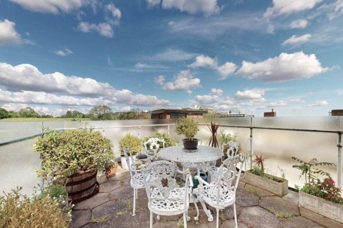 3 bedroom Flat for sale in Avenue Close-view6