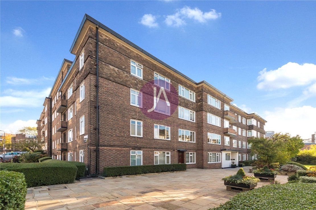 3 bedroom Flat for sale in Avenue Close-view8