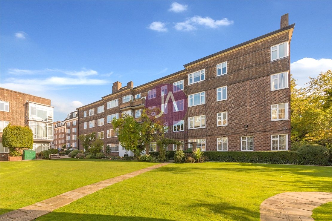 3 bedroom Flat for sale in Avenue Close-view1