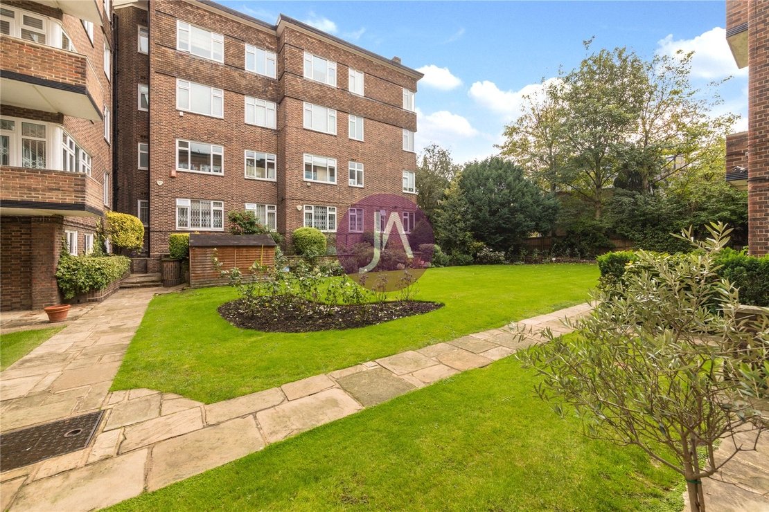 3 bedroom Flat for sale in Avenue Close-view13