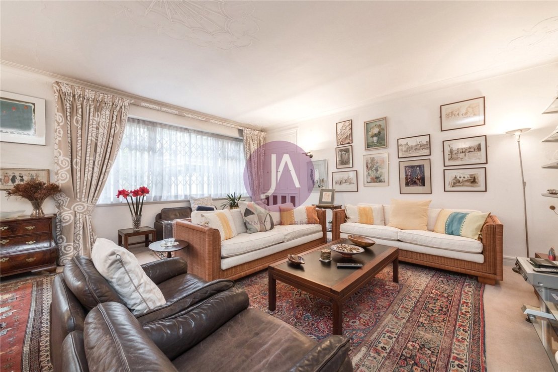 3 bedroom Flat for sale in Avenue Close-view7