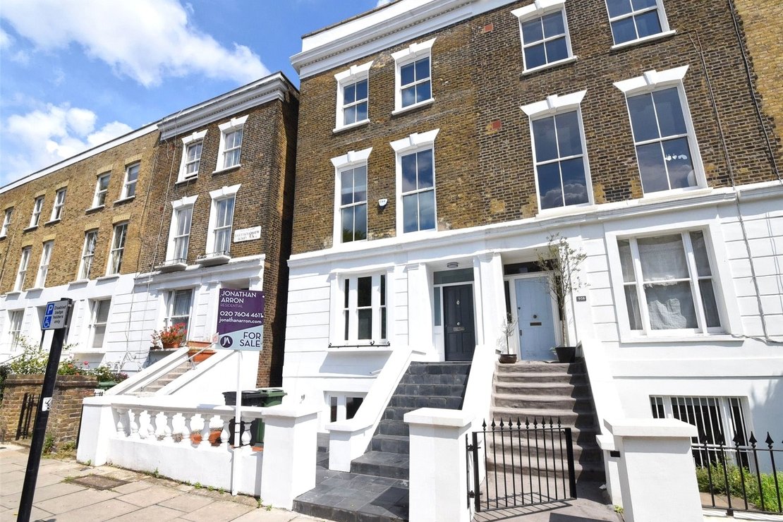 4 bedroom House for sale in Bartholomew Road-view1
