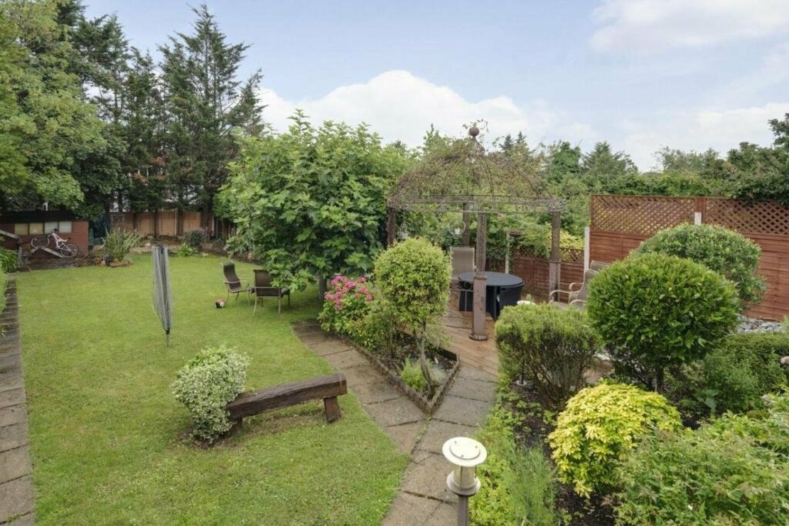 5 bedroom House for sale in Basing Hill-view14