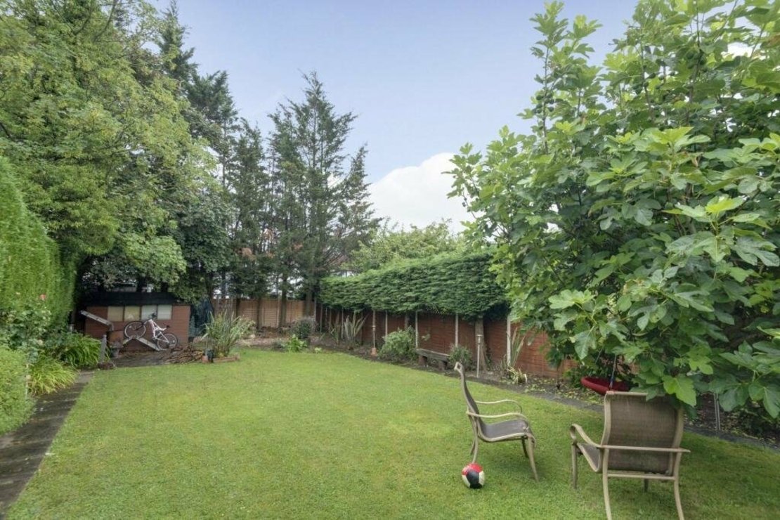 5 bedroom House for sale in Basing Hill-view10