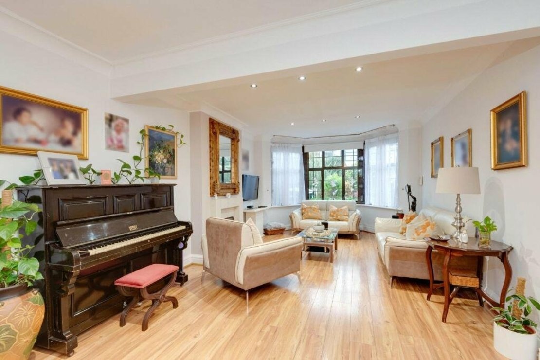 5 bedroom House for sale in Basing Hill-view3