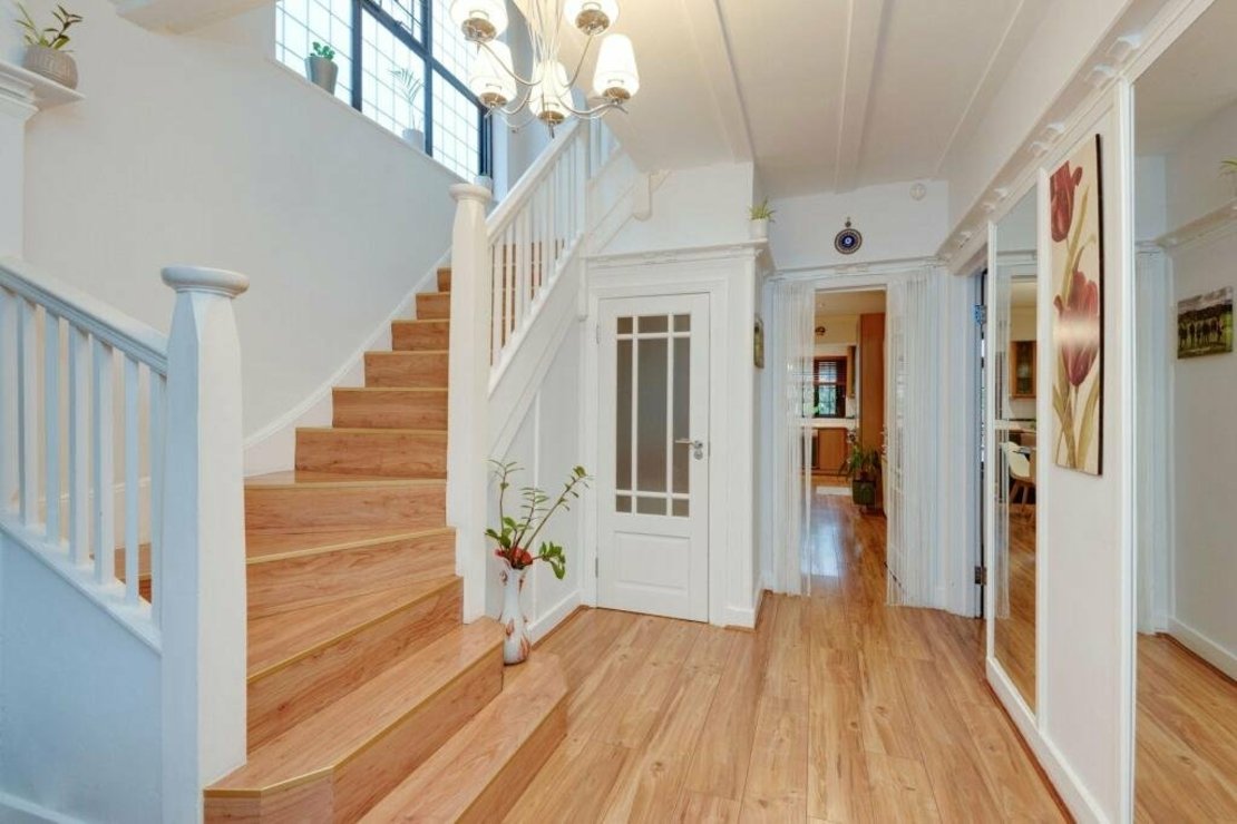 5 bedroom House for sale in Basing Hill-view11