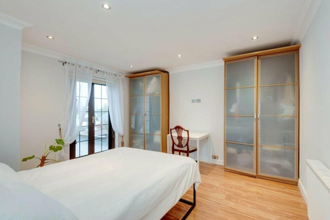 5 bedroom House for sale in Basing Hill-view7