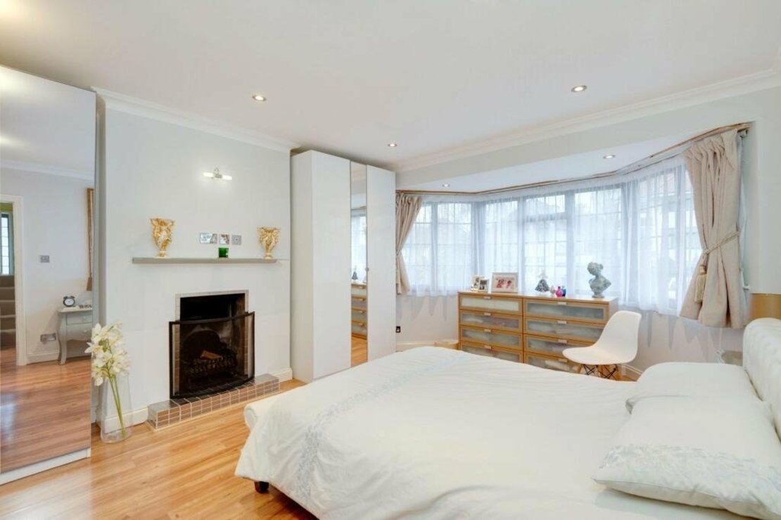 5 bedroom House for sale in Basing Hill-view6